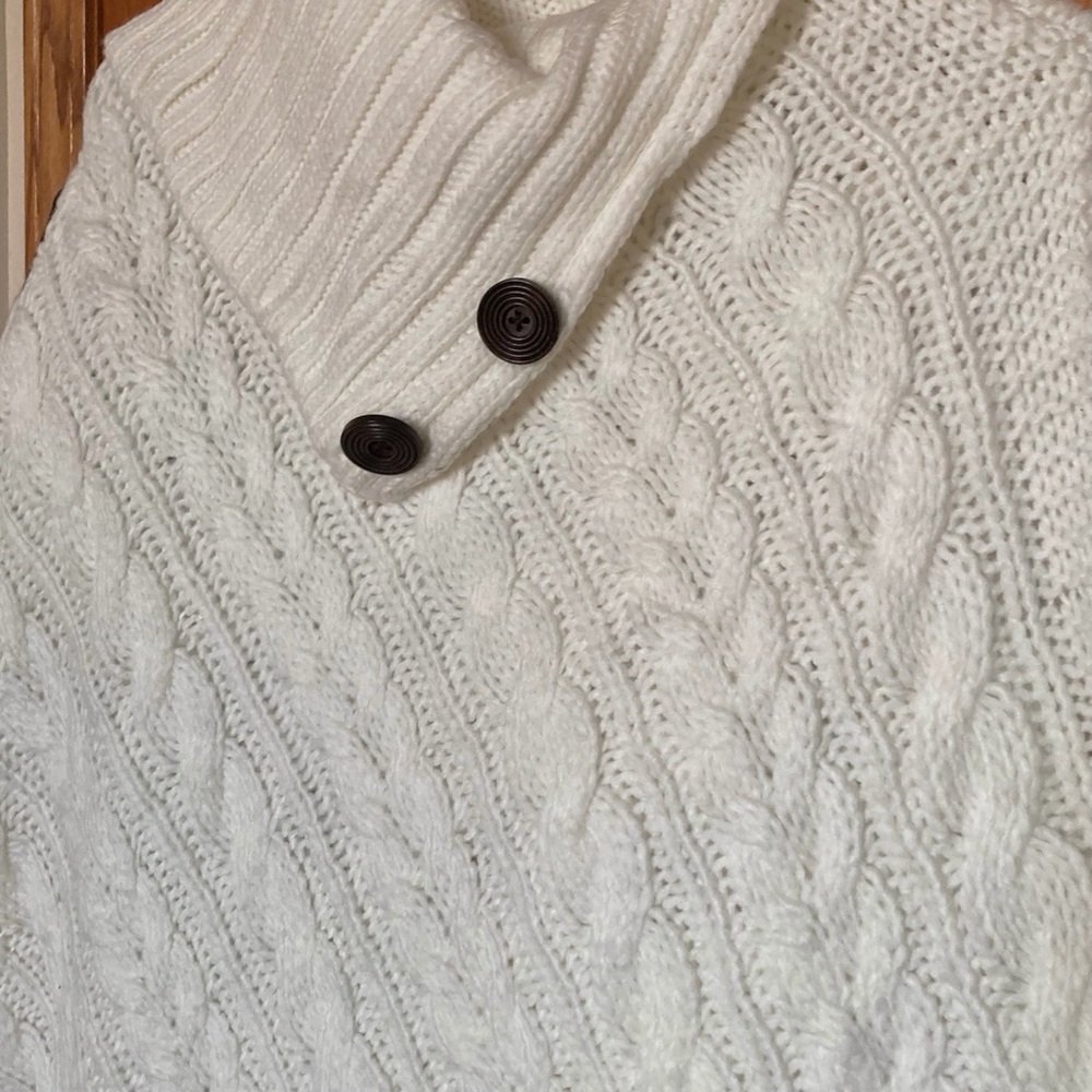 Poncho - Picture 2 of 2